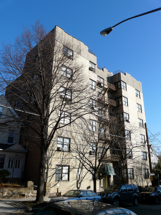 61-65 Adrian Ave in Bronx, NY - Foto de edificio