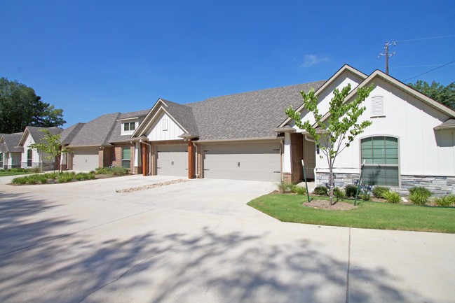 Amber Wood Townhome in Tyler, TX - Building Photo - Building Photo