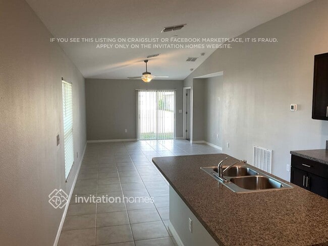 7206 Jenkins Vista Ct in Sun City Center, FL - Building Photo - Building Photo