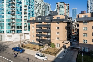 The Carlyle in Calgary, AB - Building Photo