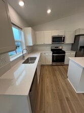 555 Arnold St in Madras, OR - Building Photo - Building Photo