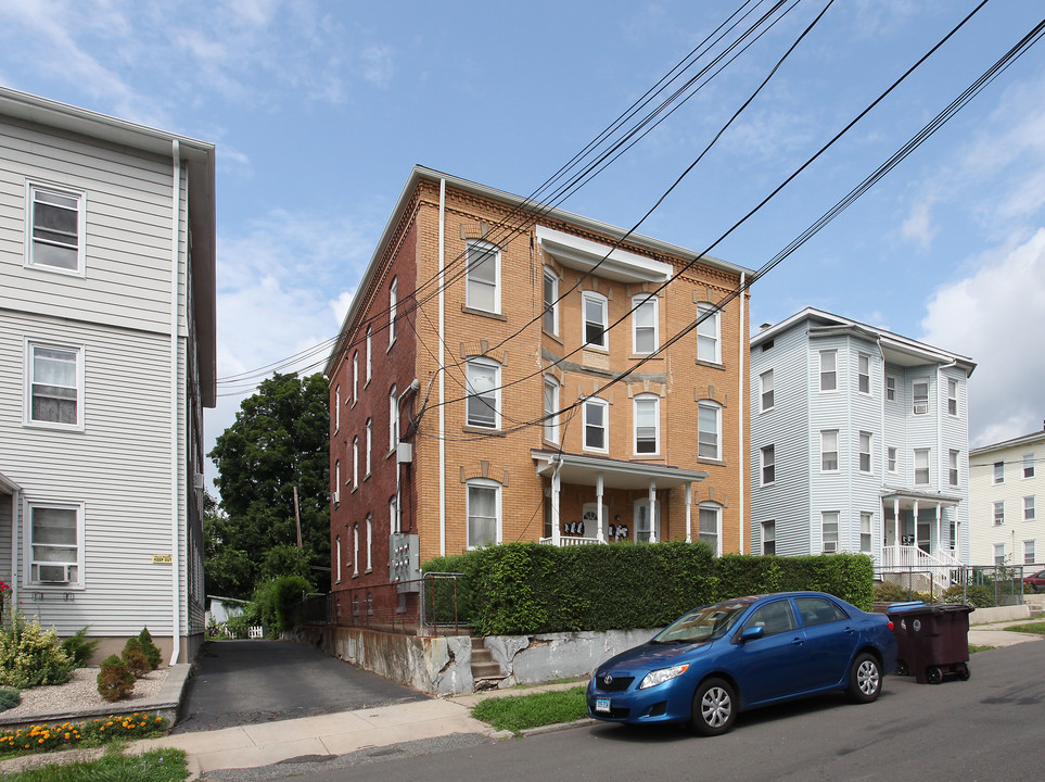 68 Booth St in New Britain, CT - Building Photo