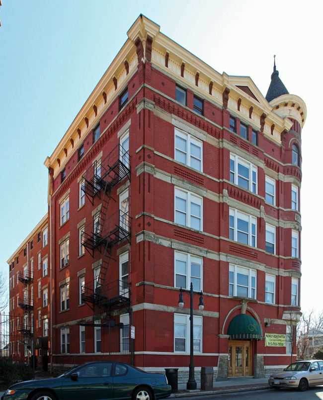 2712 Woodburn Ave in Cincinnati, OH - Foto de edificio - Building Photo