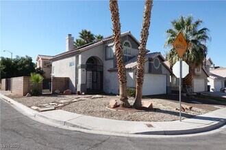 8015 S Counterpoint Ln in Las Vegas, NV - Building Photo - Building Photo