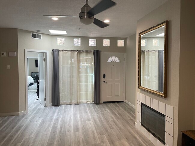 626 Lake St, Unit 626 Lake St in Huntington Beach, CA - Building Photo - Building Photo