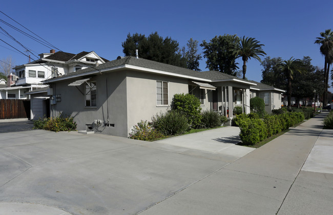 905 N Euclid Ave in Ontario, CA - Foto de edificio - Building Photo