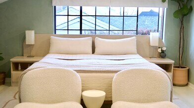 329 E Mariposa Way in Santa Maria, CA - Foto de edificio - Building Photo