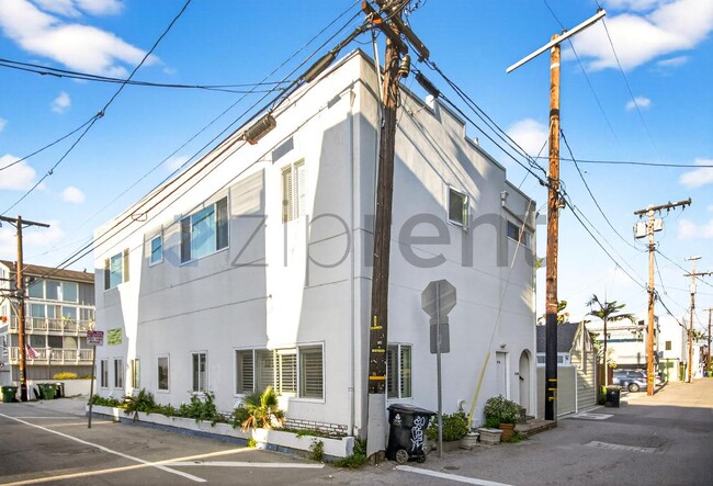 property at 10 27th Ave