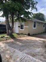 2237 Taft St in Hollywood, FL - Building Photo