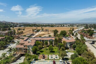 Poplar Street Apartments in Loma Linda, CA - Foto de edificio - Building Photo
