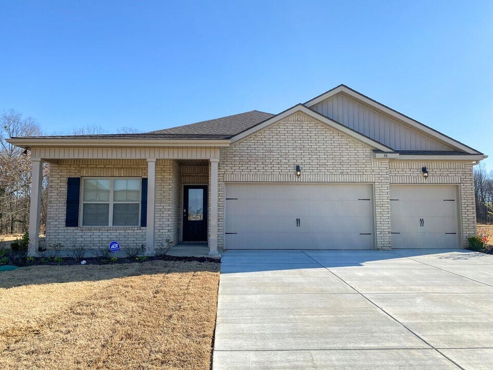 38 Crown Way in Atoka, TN - Building Photo