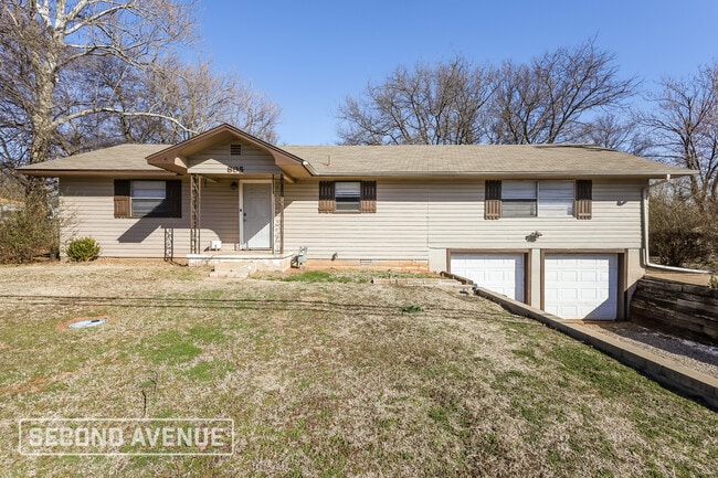 property at 805 E Etowah Rd