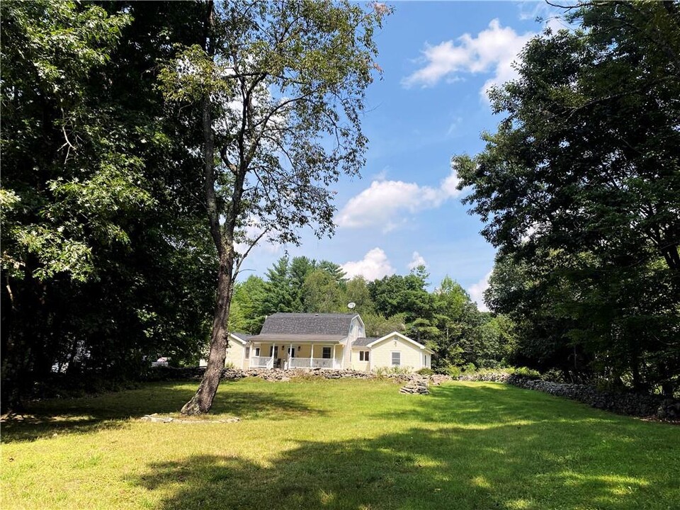 351 Gables Rd in Narrowsburg, NY - Foto de edificio