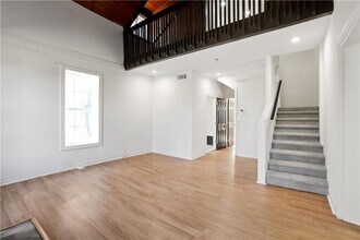 1512 Flat Shoals Rd in Atlanta, GA - Foto de edificio - Building Photo