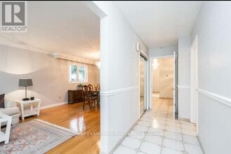 275 Hounslow Ave in Toronto, ON - Building Photo - Building Photo