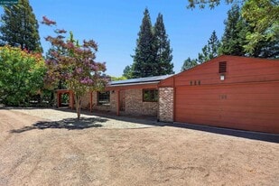 755 Glenside Dr in Lafayette, CA - Building Photo
