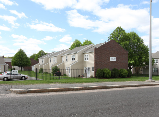 Falls View in Chicopee, MA - Building Photo - Building Photo