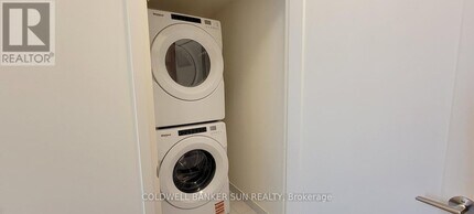 8960 Jane St in Vaughan, ON - Building Photo - Building Photo