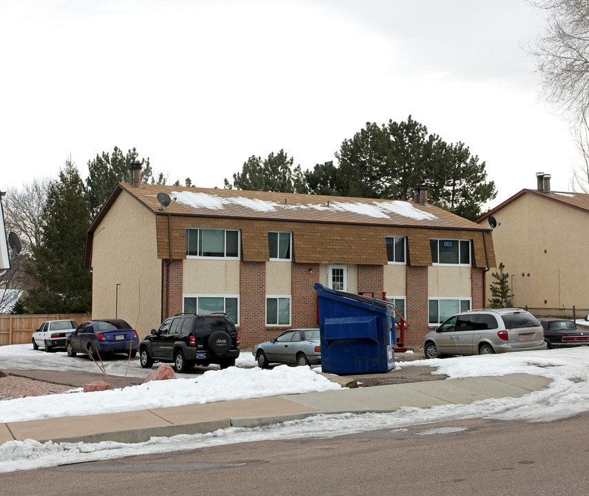 3955 Stonedike Dr in Colorado Springs, CO - Foto de edificio