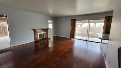 2204 Bradley Ave in Bakersfield, CA - Building Photo - Building Photo