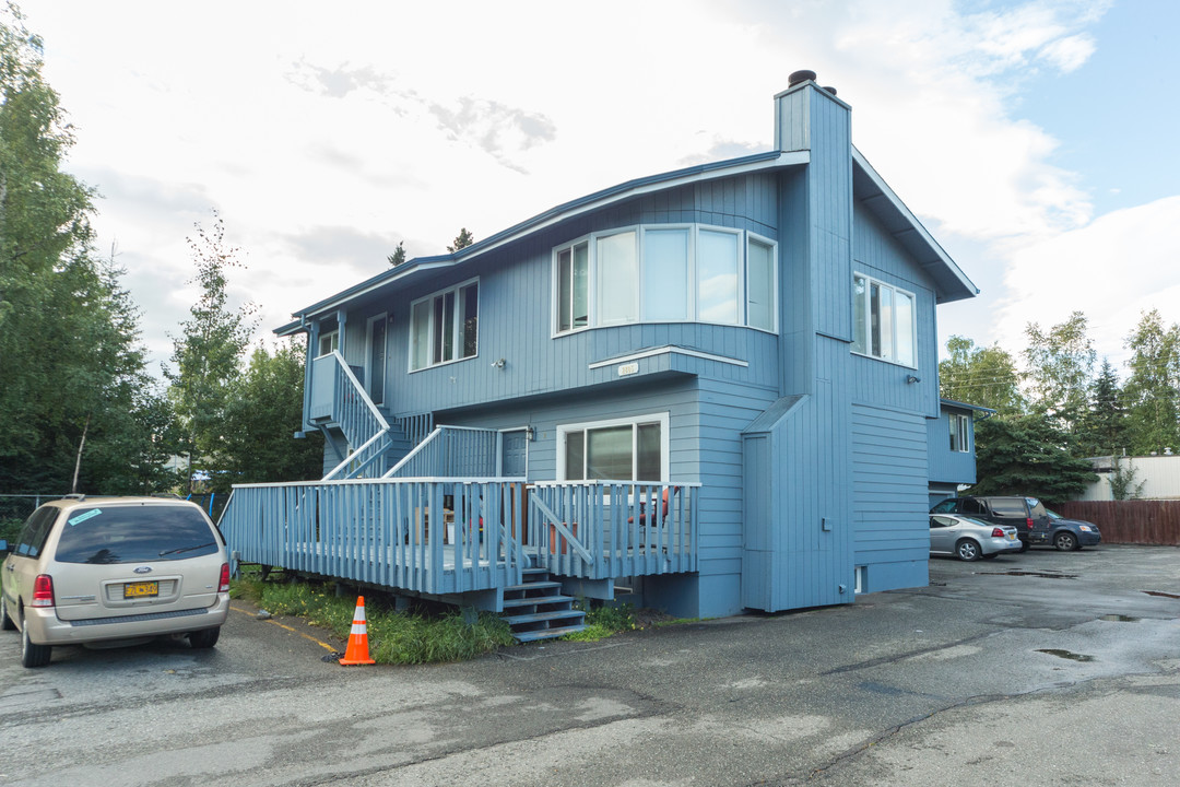 2805 W 33rd Ave in Anchorage, AK - Foto de edificio