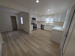 1005 S Virlee St in Santa Ana, CA - Building Photo - Building Photo