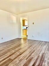 1007 W Main St, Unit #2 in Centralia, WA - Building Photo - Building Photo
