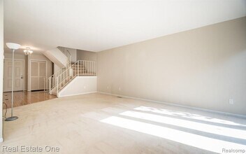 1237 Oakwood Ct in Rochester Hills, MI - Building Photo - Building Photo
