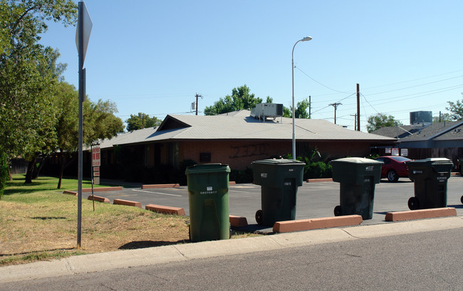 2320 W Augusta Ave in Phoenix, AZ - Foto de edificio - Building Photo