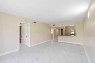 4869 Arjaro Dr in West Palm Beach, FL - Building Photo - Building Photo