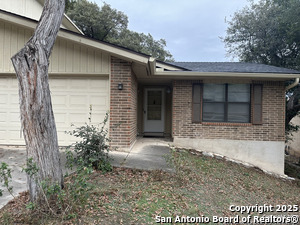 13 Moss Rock Dr in New Braunfels, TX - Building Photo - Building Photo