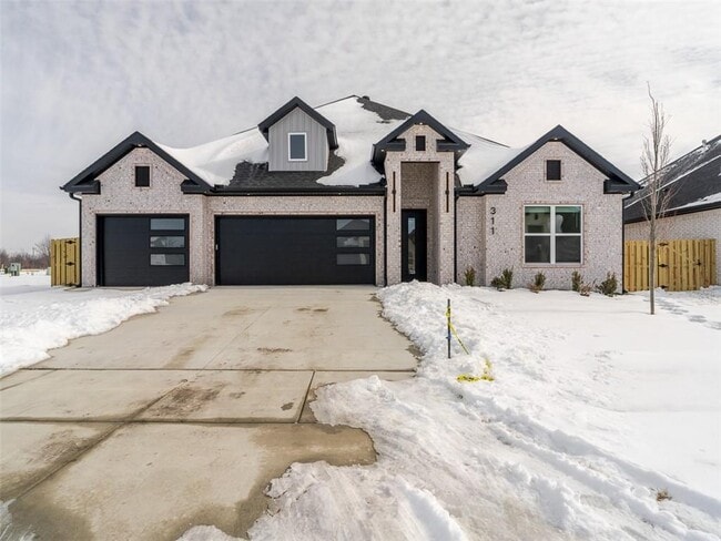 311 Hedge Dr in Centerton, AR - Building Photo - Building Photo