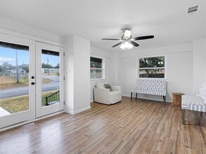 611 Cherry St in Bowie, TX - Building Photo - Building Photo