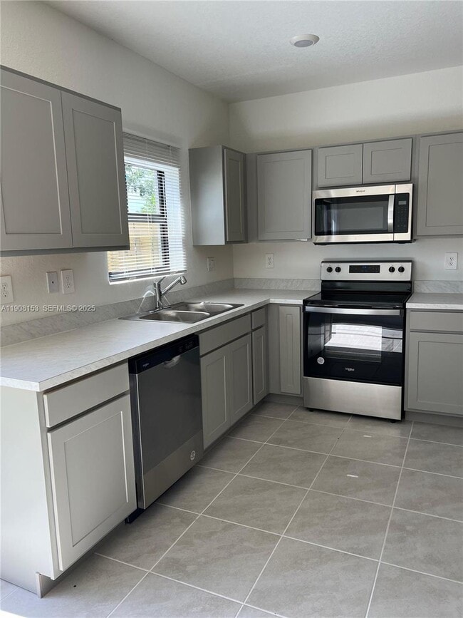 326 NE 1st Ave in Florida City, FL - Building Photo - Building Photo