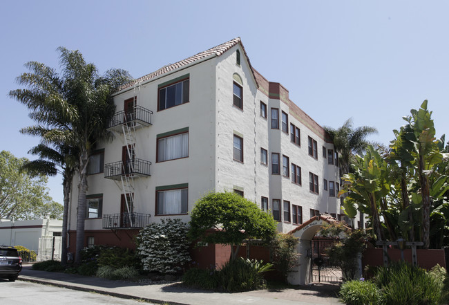 Casa Maria Apartments in San Leandro, CA - Building Photo - Building Photo