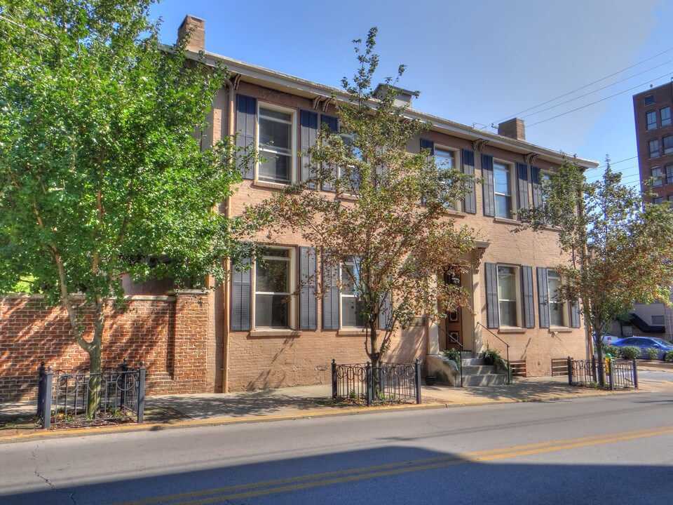 160 N Mill St in Lexington, KY - Foto de edificio