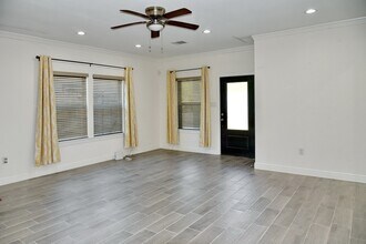 5046 Van Fleet St in Houston, TX - Building Photo - Building Photo