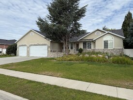 1008 Rambouillet Dr in South Jordan, UT - Building Photo