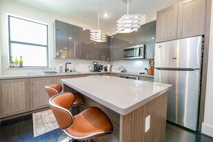 2401 Crawford St in Houston, TX - Building Photo