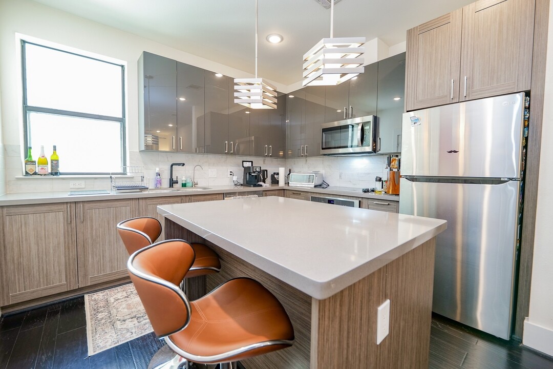 2401 Crawford St in Houston, TX - Building Photo