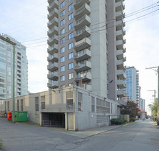 Chatsworth in North Vancouver, BC - Building Photo - Building Photo