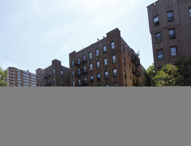 552-562 Flatbush Ave in Brooklyn, NY - Foto de edificio - Building Photo