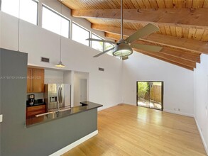 7725 SW 100th St in Miami, FL - Building Photo - Building Photo