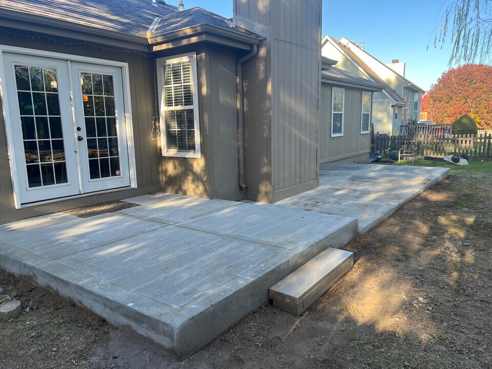 2605 SE Winchester Dr in Lee's Summit, MO - Building Photo