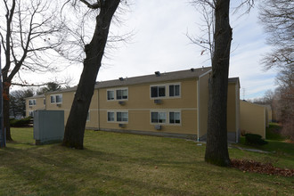 Maple Gardens I in North Providence, RI - Building Photo - Building Photo