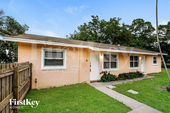 property at 800 SW 9th Ct