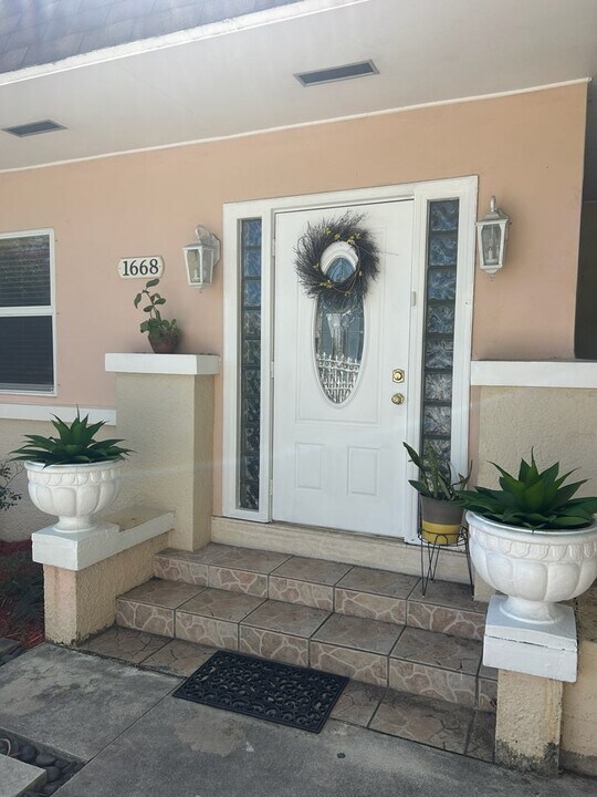 1668 SW 11th St in Miami, FL - Building Photo