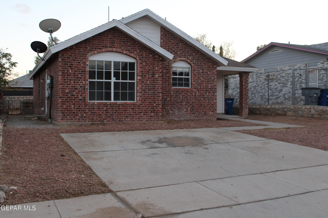 11756 Bell Tower Dr in El Paso, TX - Foto de edificio