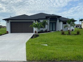 702 NW 2nd Ln in Cape Coral, FL - Building Photo
