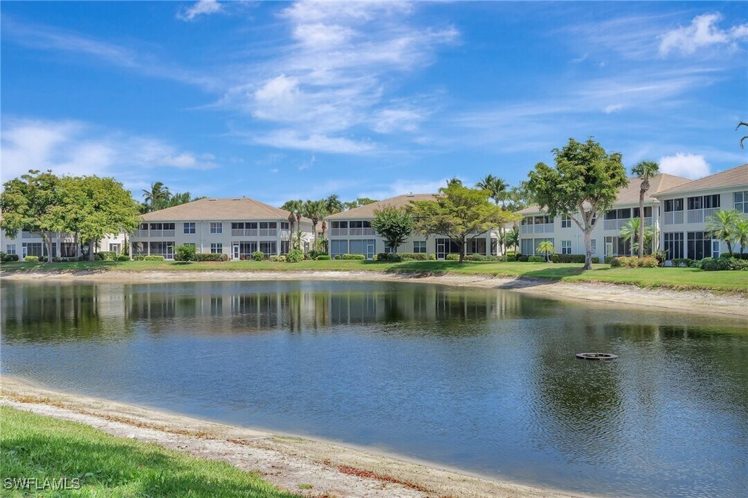 784 Carrick Bend Cir in Naples, FL - Foto de edificio
